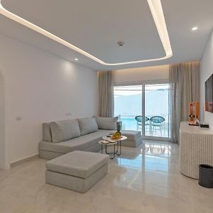 Executive Pool Suite Posh Club